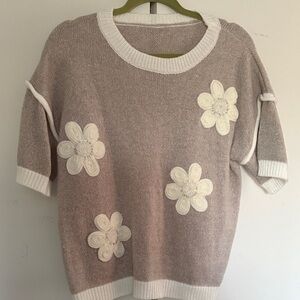 Short Sleeve Flower Appliqué Sweater - Cream Floral